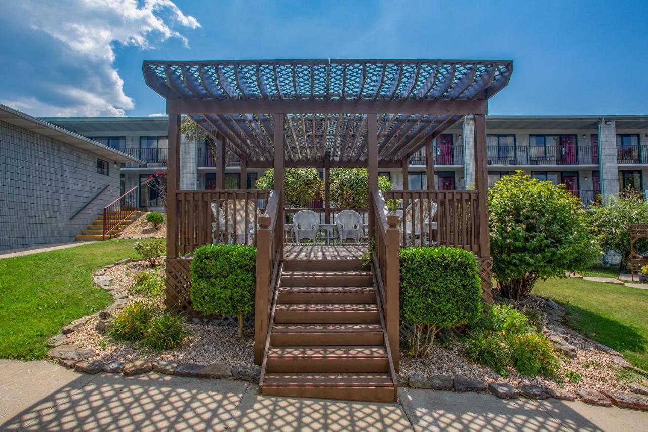 Ramada By Wyndham Branson Exterior foto