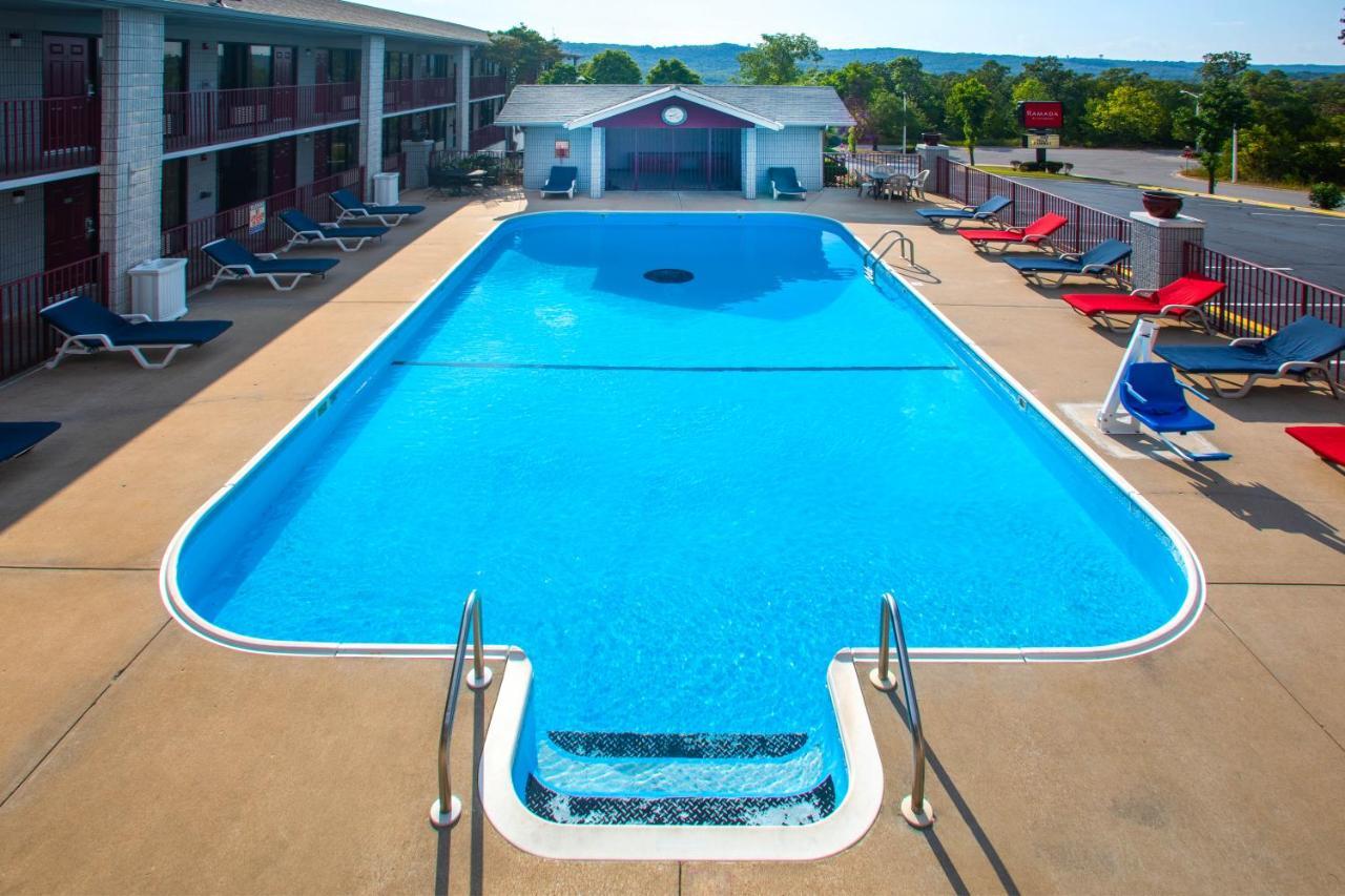 Ramada By Wyndham Branson Exterior foto
