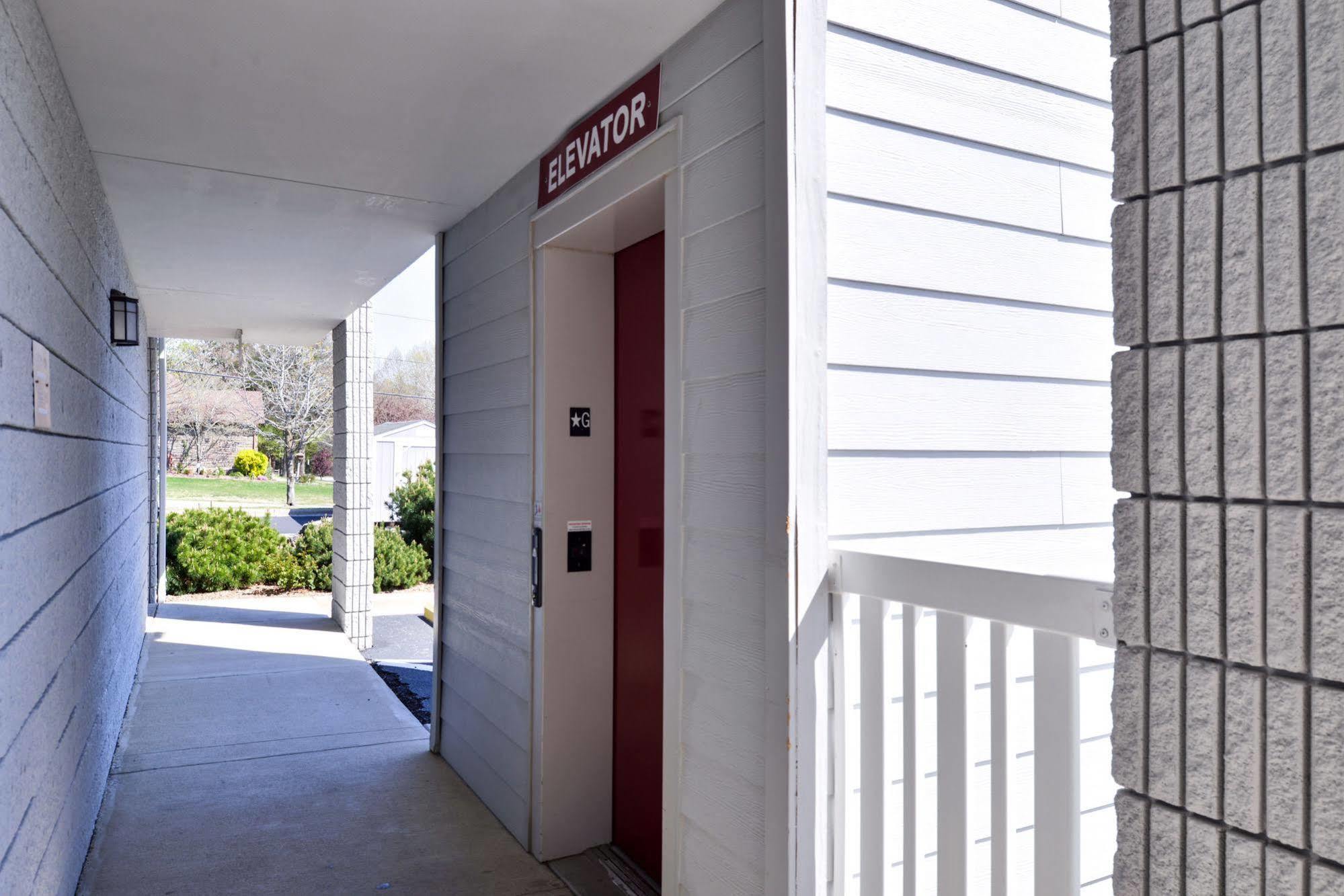 Ramada By Wyndham Branson Exterior foto